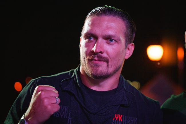 Oleksandr Usyk, haharapin ang dating kampeon ng kickboxing na si Rico Verhoeven sa Egyptian Pyramids