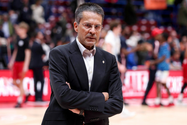 Real Madrid Basketball "ninakaw" si coach Pedro Martínez mula sa Valencia Basket