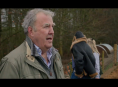 Si Jeremey Clarkson ay muling nakipagkita sa isang co-star ng The Grand Tour at nakakuha ng isang bagong katulong sa Clarkson's Farm: Season 4