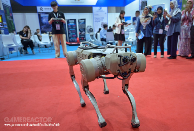 Pinahinto ng paaralan sa NY ang plano ng guro ng AI robot dahil sa negosyo ng sex robot ng tagagawa