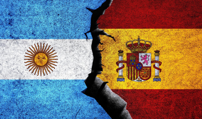 Ang petisyon para ulitin ang World Cup final sa pagitan ng Spain at Argentina dahil sa "corrupt referee" ay umabot sa 80,000 pirma