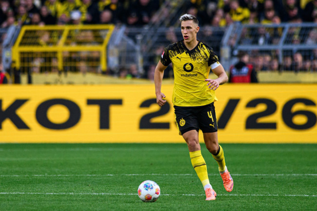 Ang Borussia Dortmund ay nagsasara sa isang extension ng kontrata para kay Nico Schlotterbeck, na hinahangad ng Madrid at Barcelona
