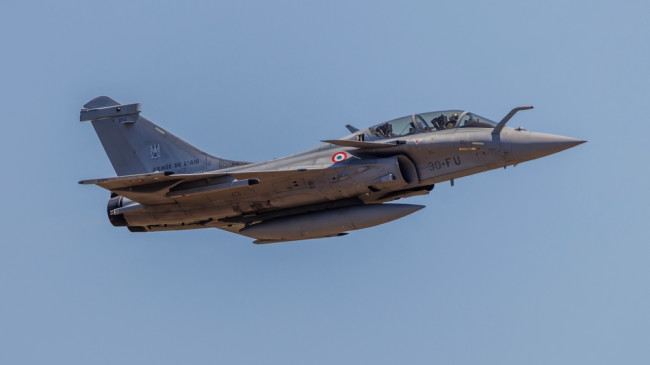 Inalis ng India ang landas para bumili ng 114 French Rafale fighter jets