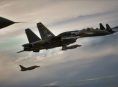 Damhin ang kapana-panabik ng pagiging isang lumilipad na ace kapwa sa loob at labas ng sabungan sa Ace Combat 8: Wings of Theve
