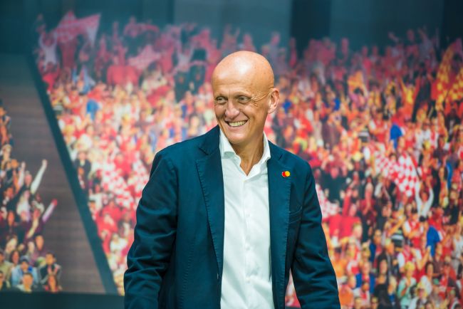 Ipinagtanggol ni Pierluigi Collina ang desisyon na ipagwalang-bahala ang layunin ni Jonathan Tah na magpapadala sana sa Germany sa round of 16