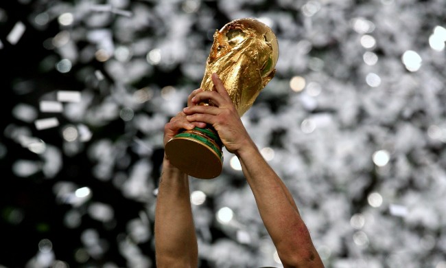 Ang mga tiket para sa World Cup final sa site ng muling pagbebenta ng FIFA ay mula sa $ 10,000... hanggang $ 2.3 milyon