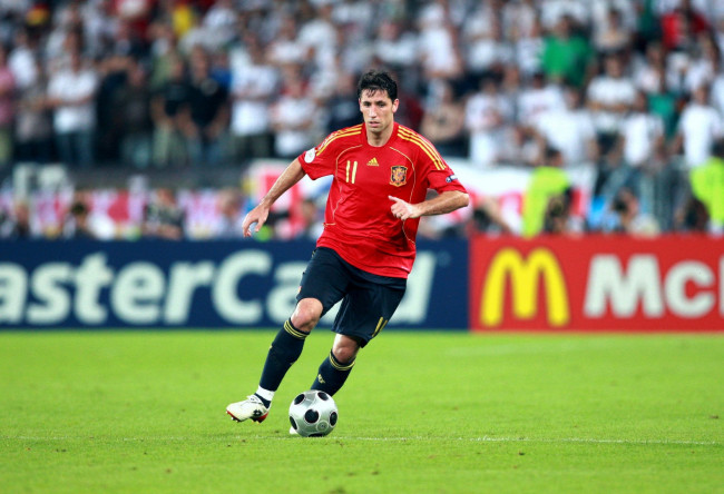 Humingi ng tulong ang kampeon ng World Cup na si Joan Capdevila matapos tanggihan ang ESTA para panoorin ang Spain vs. Argentina final