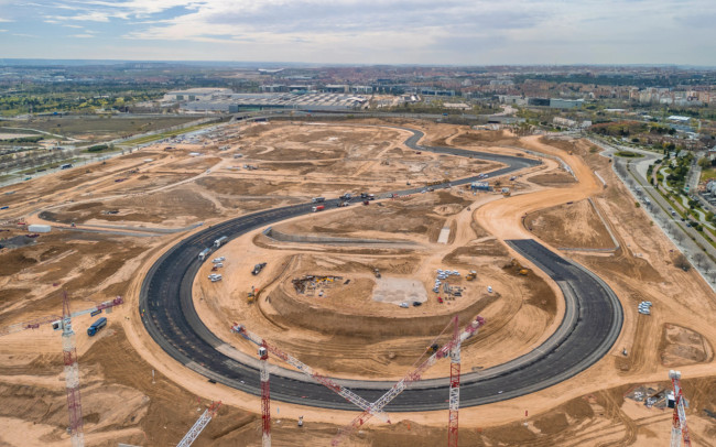Ang Madrid Formula 1 circuit ay nakumpleto ang pag-aspalto ng Monumental turn na may 24% banking