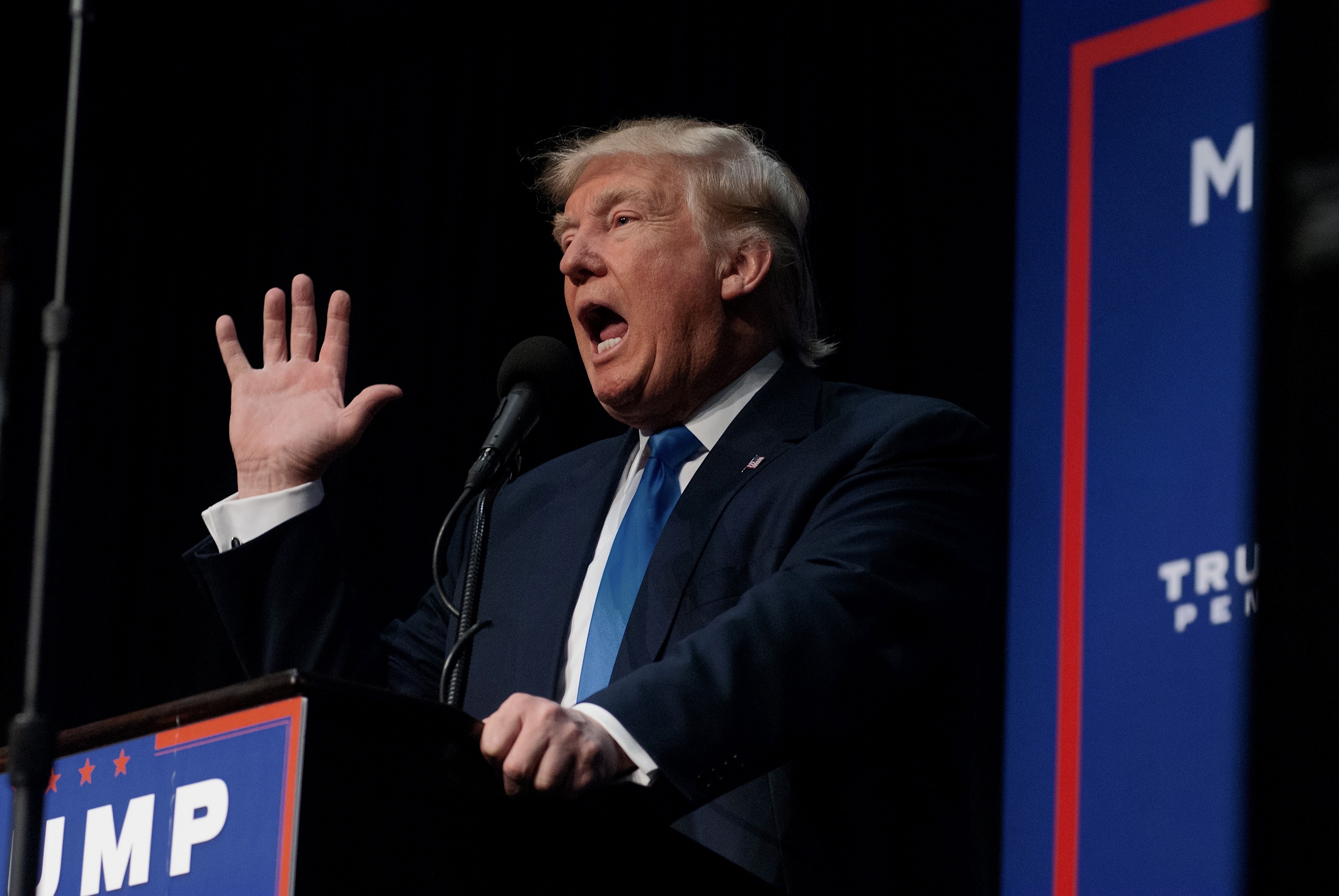 Inilagay ni Trump ang mga gastos sa tropa sa talahanayan sa mga pag-uusap sa kalakalan sa Asya