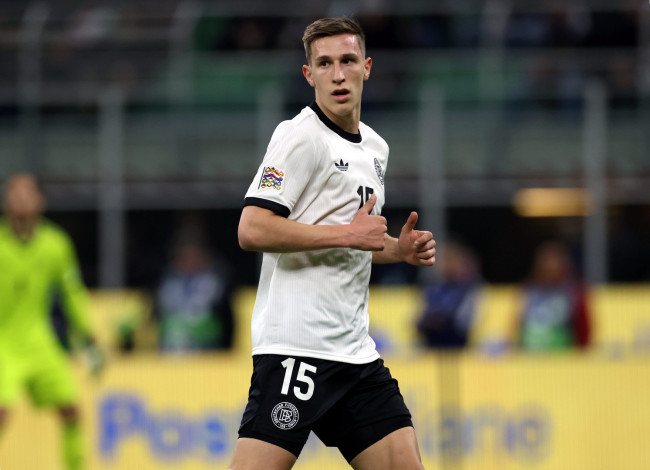 Ang German defender na si Nico Schlotterbeck ay pinasiyahan para sa natitirang bahagi ng World Cup matapos ang pinsala sa tuhod