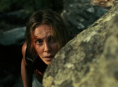 Si Taron Egerton ay naging ganap na baliw habang nangangaso kay Charlize Theron sa Apex ni Netflix 