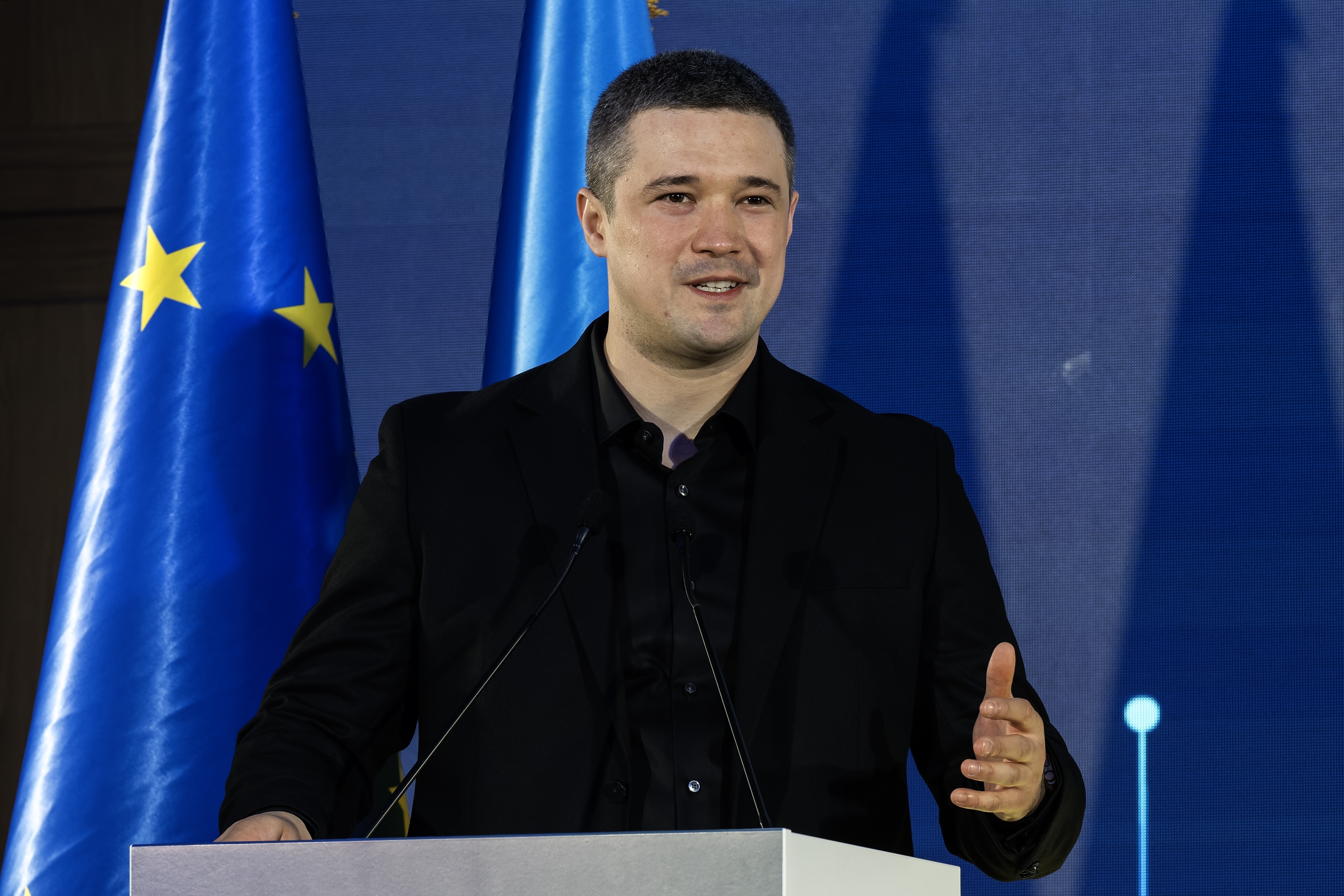 Layunin ng dating ministro ng depensa na hamunin si Volodymyr Zelensky para sa pagkapangulo ng Ukraine