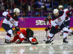 Tinawag ng kapitan ng ice hockey ng Team USA na si Hilary Knight ang biro ni Trump bilang hindi kaaya-aya at ipinagtatanggol ang koponan ng kalalakihan