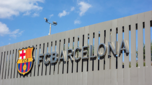 Ang FC Barcelona ay naghain ng pormal na reklamo laban sa UEFA tungkol sa isang pagkakamali ng referee sa Champions League