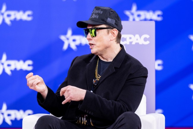 Si Musk ay naging kauna-unahang $ 600 bilyon na tao sa mundo