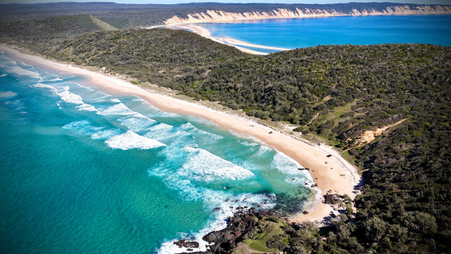 Iniisip ng Australian Space Agency na natukoy nito ang "mahiwagang space balls" na naghuhugas sa pampang sa Queensland