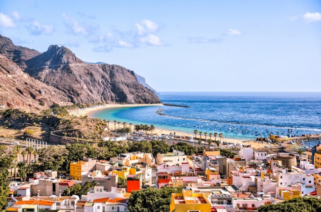 Sinisikap ng pamahalaan ng Canary Islands na pigilan ang barko kung saan nagsimula ang pagsiklab ng hantavirus mula sa pagdaong sa kanilang mga baybayin