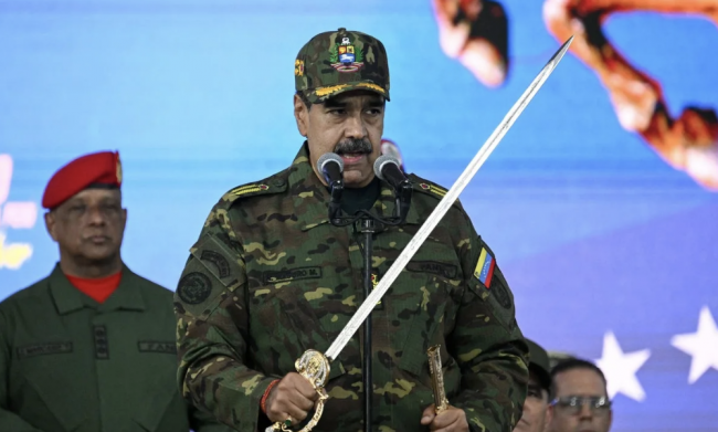 Binalaan ni Trump ang mga airline na "lumayo sa Venezuela"