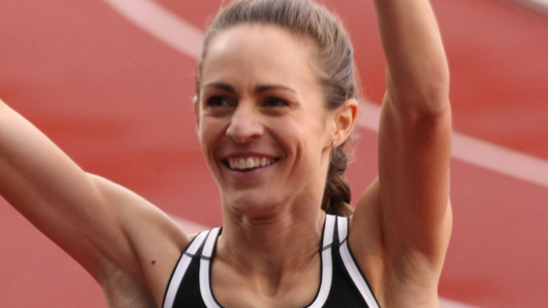 Ibinunyag ng Amerikanang runner at dating World Champion na si Jenny Simpson ang bihirang sakit sa puso ilang buwan matapos bumagsak