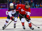 Pinaikli ng USA ang distansya sa Canada sa makasaysayang women's ice hockey rivalry, kumuha ng ginto sa Milano-Cortina