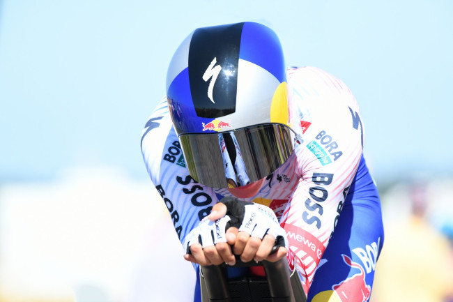 Tinalikuran ni Florian Lipowitz ang Tour de France matapos ang pag-crash; Binabawasan ng Evenepoel ang distansya gamit ang Pogacar