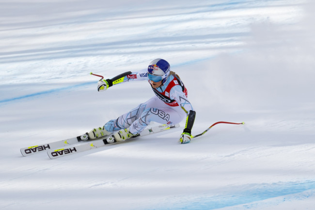 Lindsey Vonn ay nagdusa ng malubhang pagkahulog isang linggo matapos magdusa ng punit na ACL sa Winter Olympics