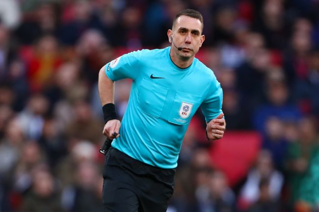 Ang dating referee ng Premier League na si David Coote ay binigyan ng suspendidong sentensya sa bilangguan dahil sa pagkakaroon ng isang hindi disenteng imahe ng isang bata