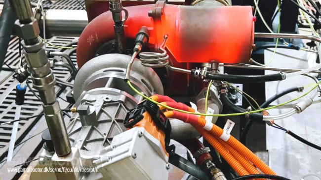 Hinahayaan ka ng imbensyon ng Tsino na makipagpalitan sa pagitan ng kuryente at gasolina sa isang pag-click