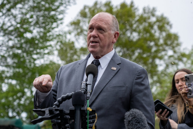 Ipinadala ni Trump ang "border czar" na si Tom Homan sa Minnesota sa gitna ng pagtaas ng tensyon