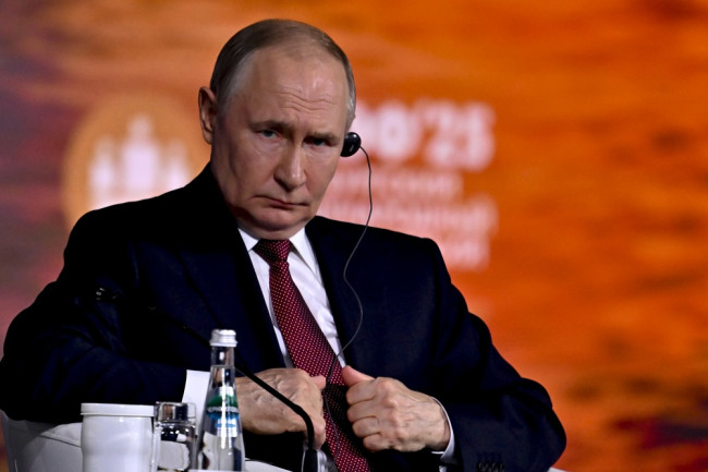 Hiniling ni Putin sa mga oligarko na pondohan ang badyet ng depensa ng Russia