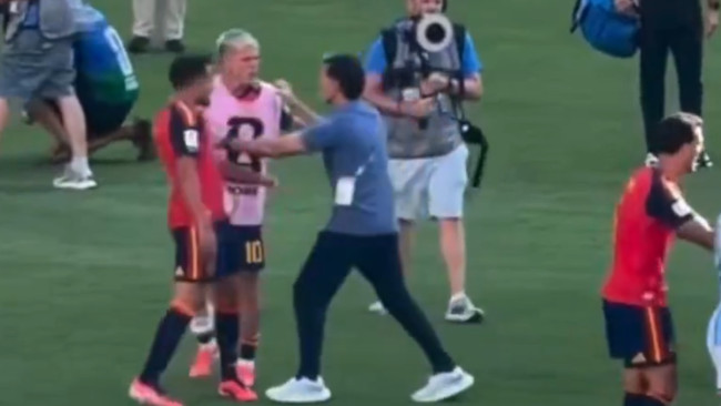 Humingi ng paumanhin si Roberto Ayala sa pagtulak laban kay Dani Olmo sa World Cup final, "hindi ito isang suntok tulad ng sinasabi ng ilang tao"