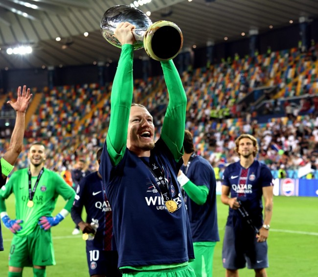 Sino si Matvey Safonov, ang pangalawang goalkeeper ng PSG at bayani ng Intercontinental Cup?