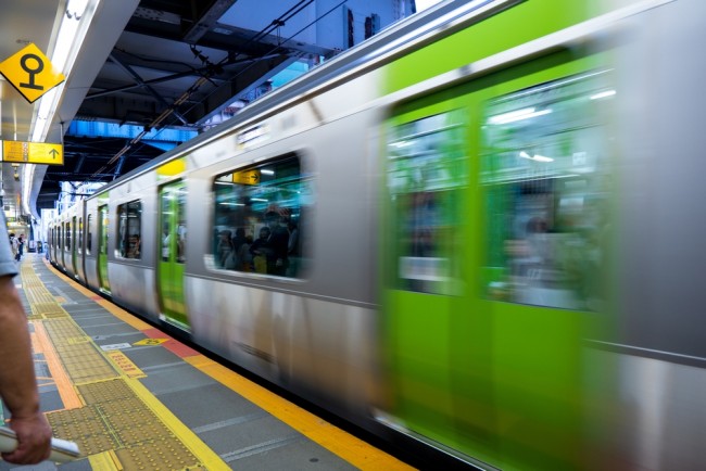 Ang pagkawala ng kuryente ay nagdulot ng pagtigil sa commuter rail ng Tokyo