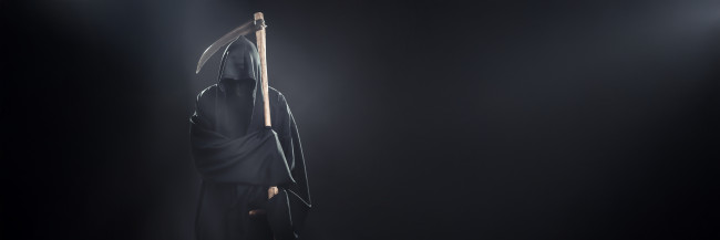 Inaresto ang 'cosplayer' ng Grim Reaper matapos takutin ang mga pasyente mula sa bubong ng ospital sa Wales