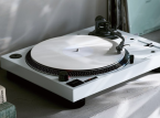 Ipinapakita ng Audio-Technica ang puting modelo ng AT-LP120XBT-USB turntable