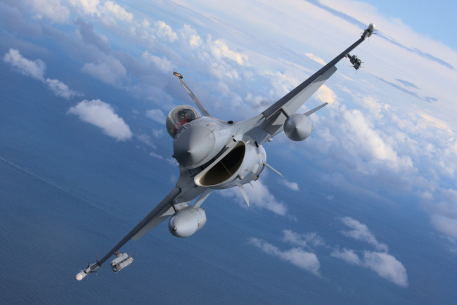 Nag-deploy ang Turkey ng F-16 fighter jets at air defenses sa hilagang Cyprus