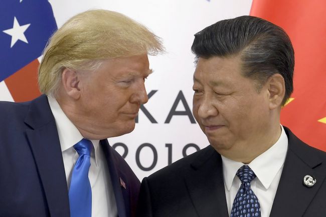 Donald Trump, nag-angkin ng matagumpay na pagbisita sa Tsina, ngunit ang mga kasunduan sa kalakalan ay nagdududa