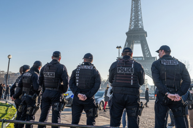 Ang pulisya ng Paris ay gagamit ng mga drone upang panoorin ang mga lansangan dahil sa takot sa kaguluhan sa France vs. Morocco World Cup match