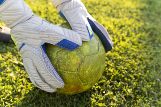 Ang 70-taong-gulang na goalkeeper ng Espanya ay nagbabalik ng propesyonal sa ikalimang tier club na CD Colunga