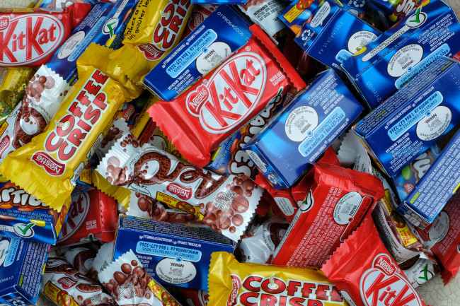 Sa gitna ng pangamba sa mga labis na processed na sangkap ng pagkain, nais ng Nestle na gawing simple ang mga label sa packaging