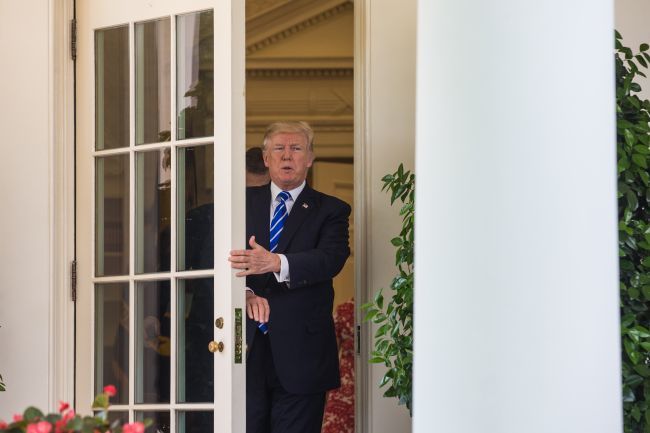 Ang White House ay nag-freeze ng mga pederal na gawad, na nagtataas ng mga alalahanin sa buong bansa