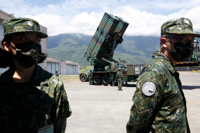 Hinimok ng mga mambabatas ng US ang Taiwan na ipasa ang $ 40 bilyong badyet sa depensa