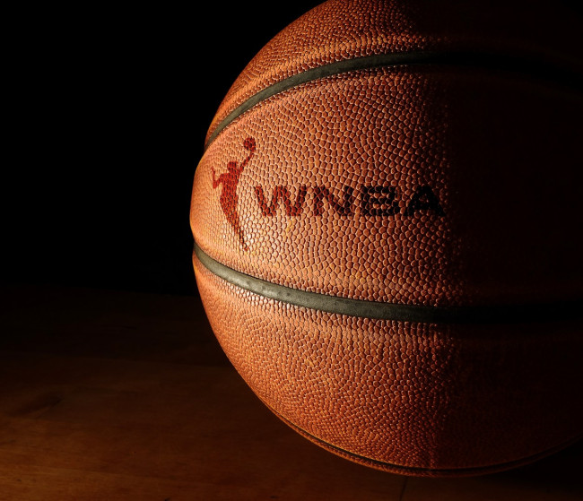 Ang all-time lead rebounder at pangalawang lead scorer ng WNBA na si Tina Charles, nagretiro sa edad na 37