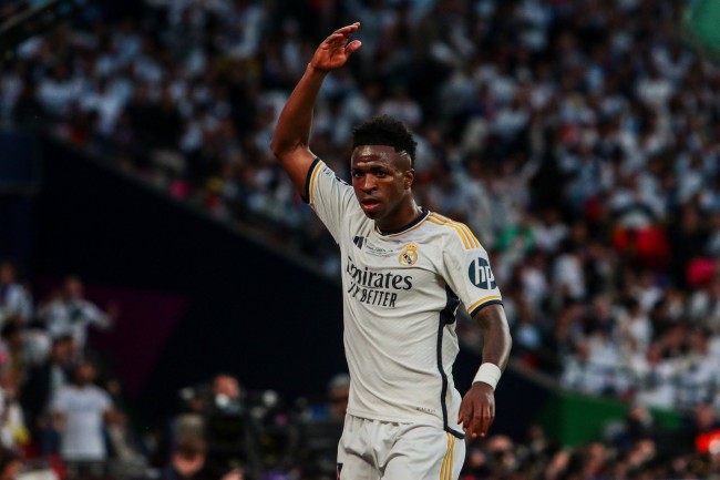 Pinalayas ng Real Madrid ang mga tagahanga na gumawa ng Nazi salute sa Bernabéu