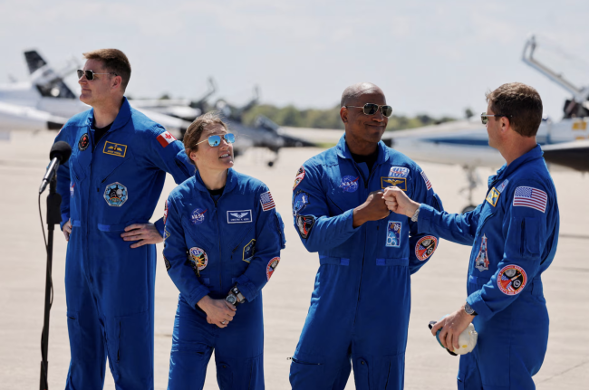 Ang mga astronaut ng NASA ay pumasok sa huling paghahanda para sa unang crewed na paglalakbay patungo sa Buwan sa loob ng higit sa 50 taon