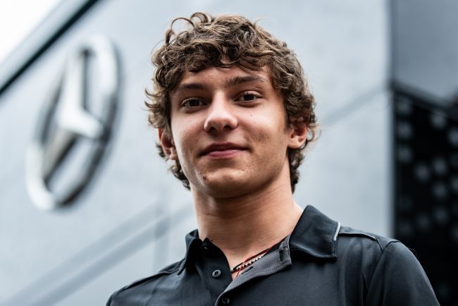 Si Andrea Kimi Antonelli ang naging pinakabatang polesitter sa kasaysayan ng Formula 1 sa "tulong" ni Russell