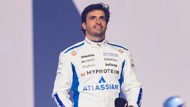 Nilagdaan ni Carlos Sainz ang multi-year contract extension sa Williams, naging isa sa mga pinakamataas na bayad na F1 driver