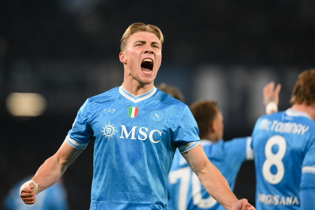 Si Rasmus Højlund ay hindi babalik sa Manchester United, na nabawi ang kalahati ng kanilang binayaran para sa Danish forward