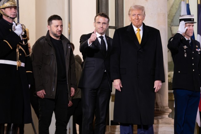 Sinabi ni Macron na kailangang muling bisitahin ang plano ng kapayapaan ni Trump para sa Ukraine