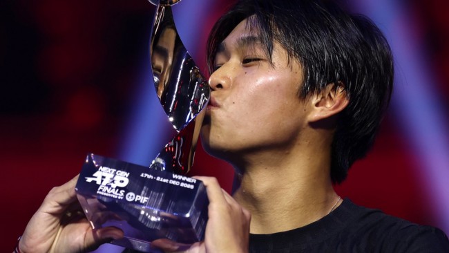 Ang 20-taong-gulang na American Learner na si Tien ay nag-angat ng huling ATP tournament ng taon